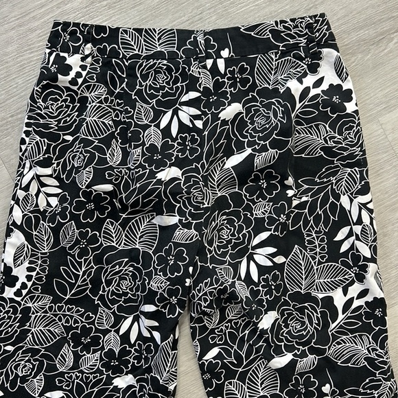 Paraphrase • floral printed cropped pants - Picture 4 of 10